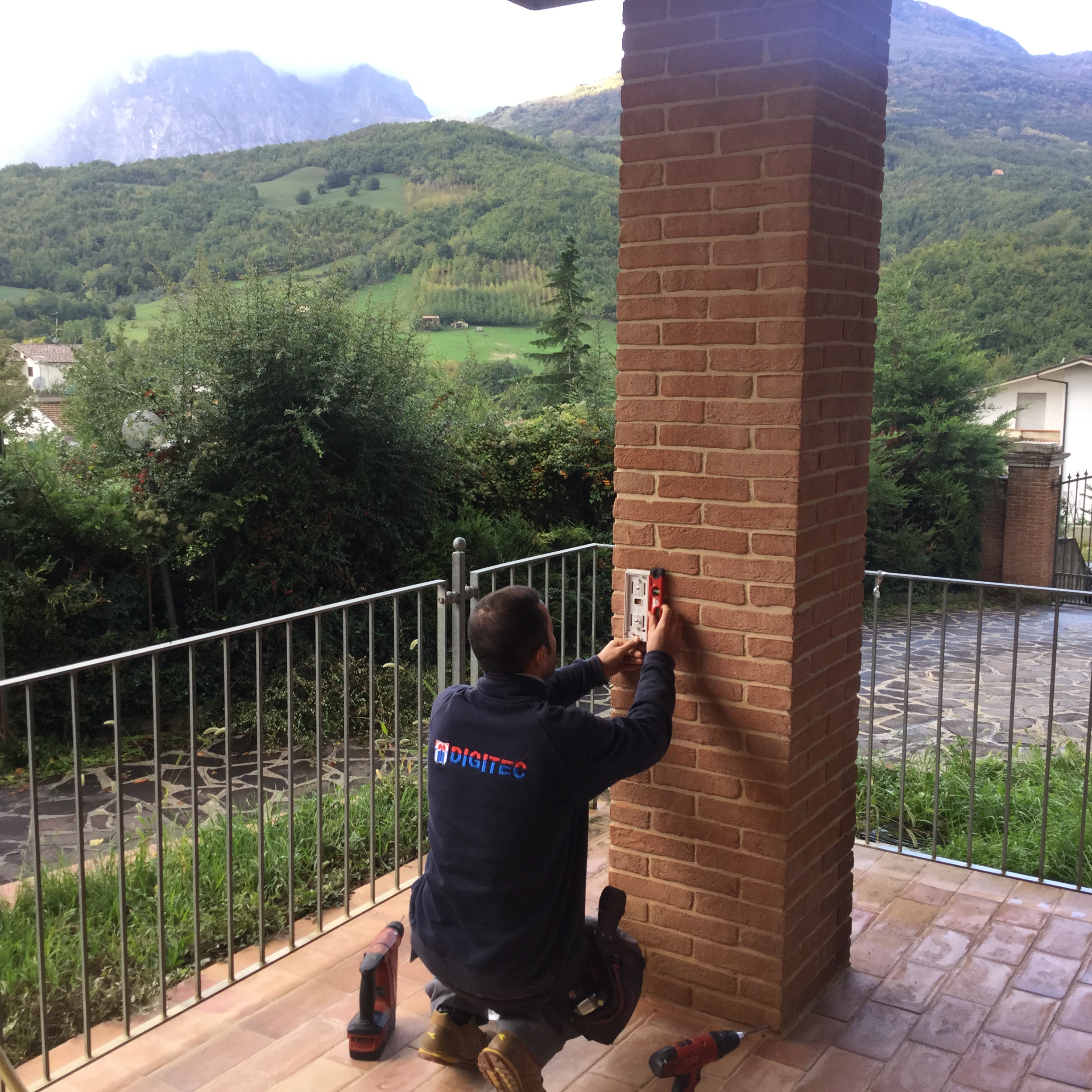 Antifurto perimetrale da giardino ~ nateeja.co = una collezione di ... Allarme perimetrale giardino